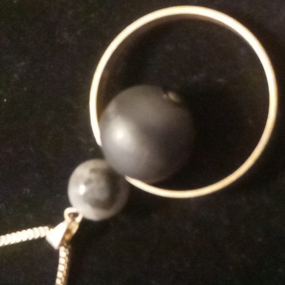 Lovita  & co square chain circle pendant with floating agate & wooden beaded - Picture 3 of 6